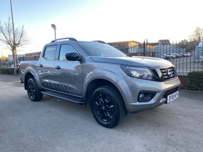 Nissan Navara Double Cab Pick Up N-Guard 2.3dCi 190 TT 4WD Pick Up Diesel Grey