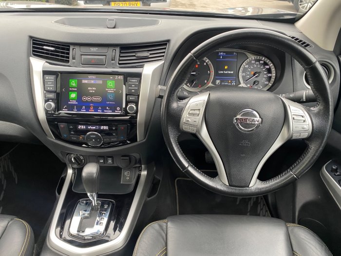 Nissan Navara Double Cab Pick Up N-Guard 2.3dCi 190 TT 4WD Auto Pick Up Diesel Grey