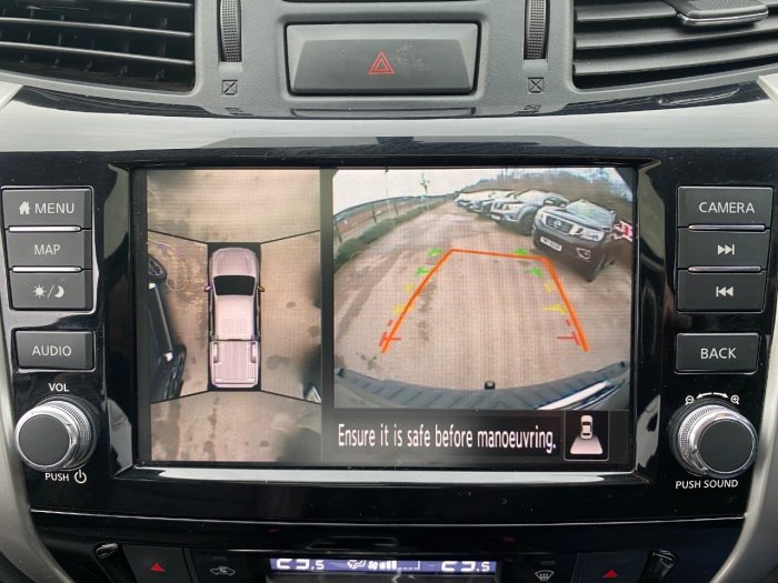 Nissan Navara Double Cab Pick Up N-Guard 2.3dCi 190 TT 4WD Auto Pick Up Diesel Grey