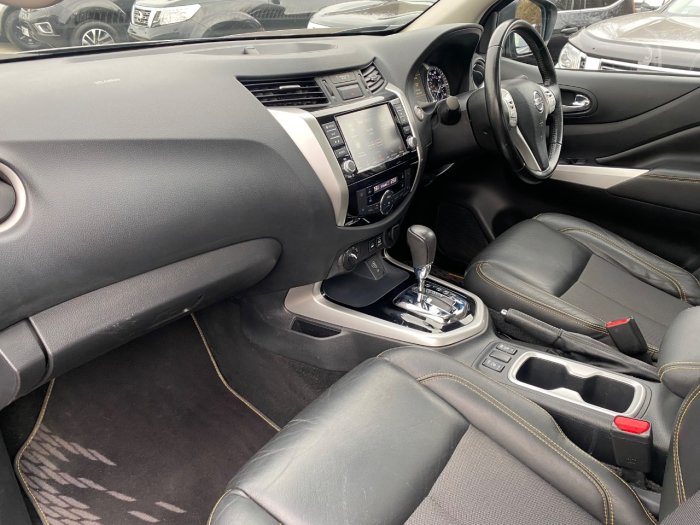 Nissan Navara Double Cab Pick Up N-Guard 2.3dCi 190 TT 4WD Auto Pick Up Diesel Grey
