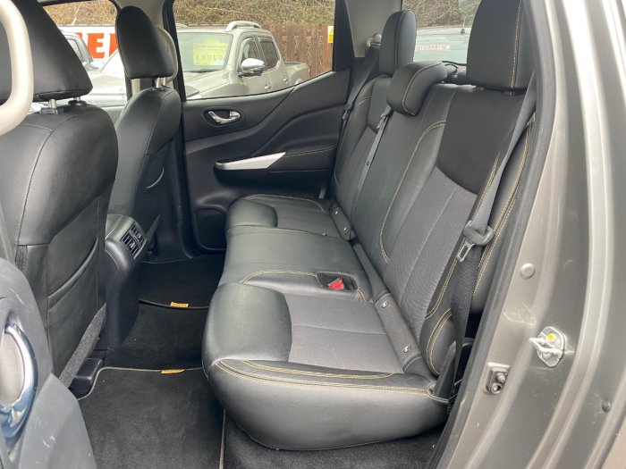 Nissan Navara Double Cab Pick Up N-Guard 2.3dCi 190 TT 4WD Auto Pick Up Diesel Grey
