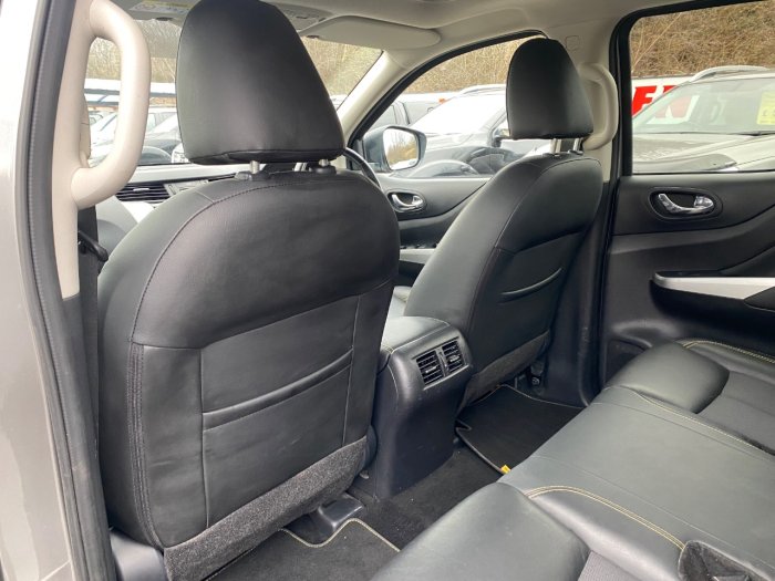 Nissan Navara Double Cab Pick Up N-Guard 2.3dCi 190 TT 4WD Auto Pick Up Diesel Grey