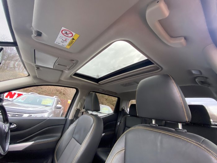 Nissan Navara Double Cab Pick Up N-Guard 2.3dCi 190 TT 4WD Auto Pick Up Diesel Grey