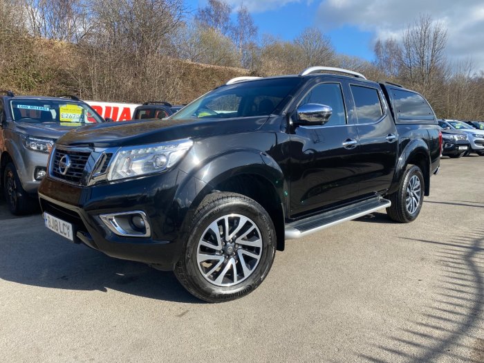 Nissan Navara Double Cab Pick Up Tekna 2.3dCi 190 4WD Pick Up Diesel Black