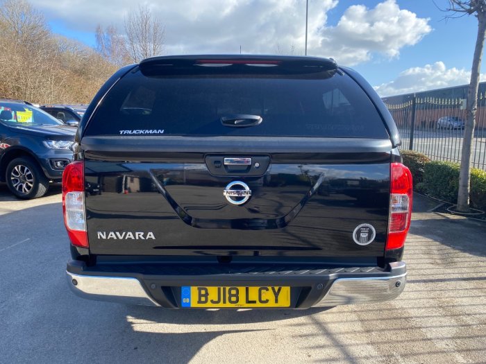 Nissan Navara Double Cab Pick Up Tekna 2.3dCi 190 4WD Pick Up Diesel Black