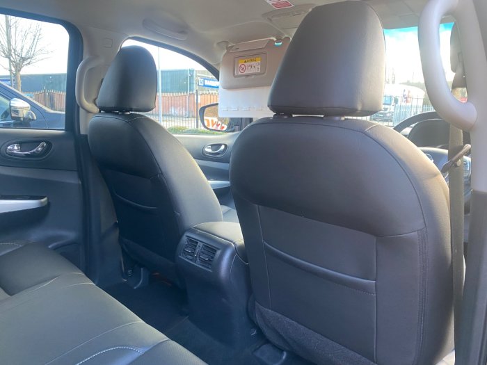 Nissan Navara Double Cab Pick Up Tekna 2.3dCi 190 4WD Pick Up Diesel Black
