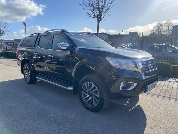 Nissan Navara Double Cab Pick Up Tekna 2.3dCi 190 4WD Pick Up Diesel Black