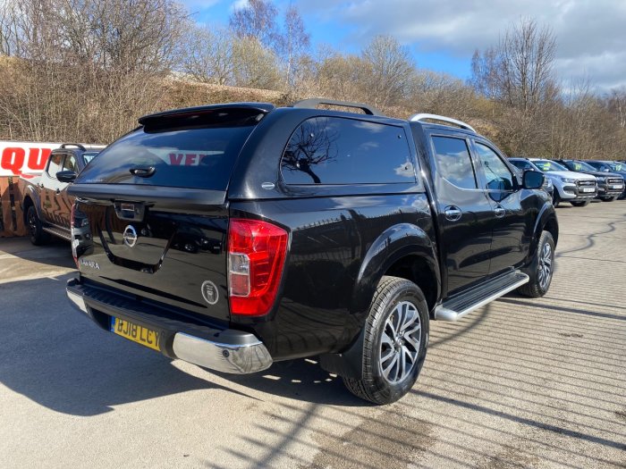 Nissan Navara Double Cab Pick Up Tekna 2.3dCi 190 4WD Pick Up Diesel Black