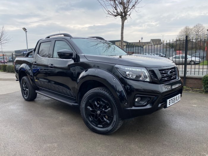 Nissan Navara Double Cab Pick Up N-Guard 2.3dCi 190 TT 4WD Auto Pick Up Diesel Black