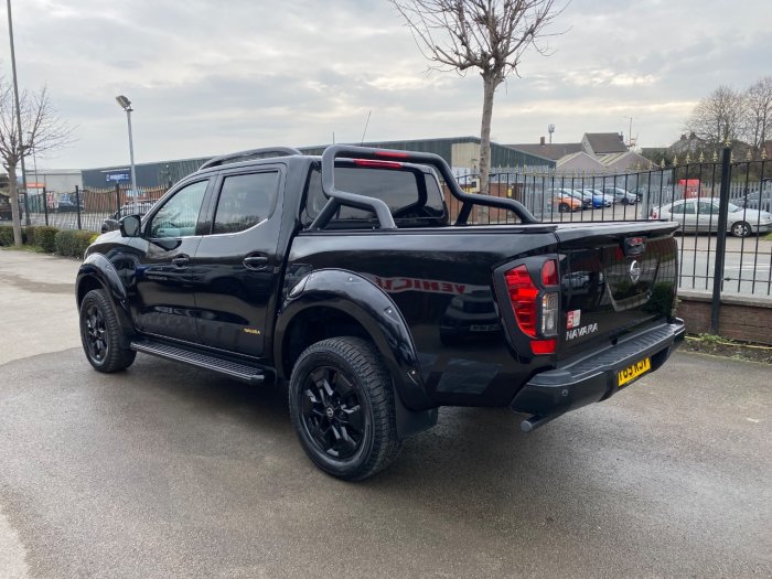 Nissan Navara Double Cab Pick Up N-Guard 2.3dCi 190 TT 4WD Auto Pick Up Diesel Black