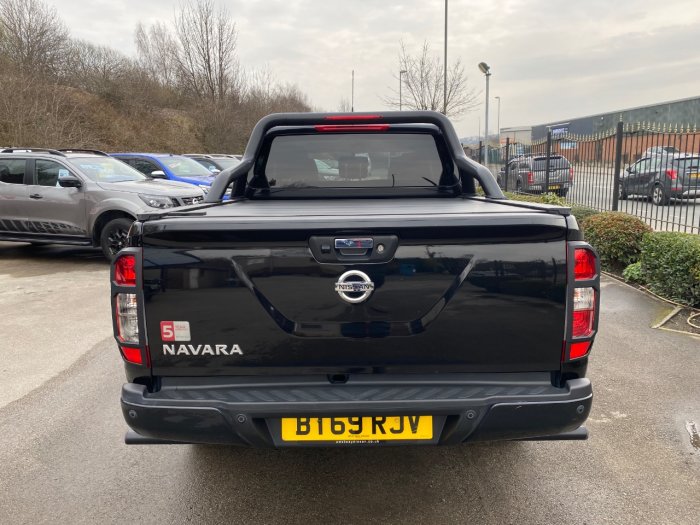 Nissan Navara Double Cab Pick Up N-Guard 2.3dCi 190 TT 4WD Auto Pick Up Diesel Black
