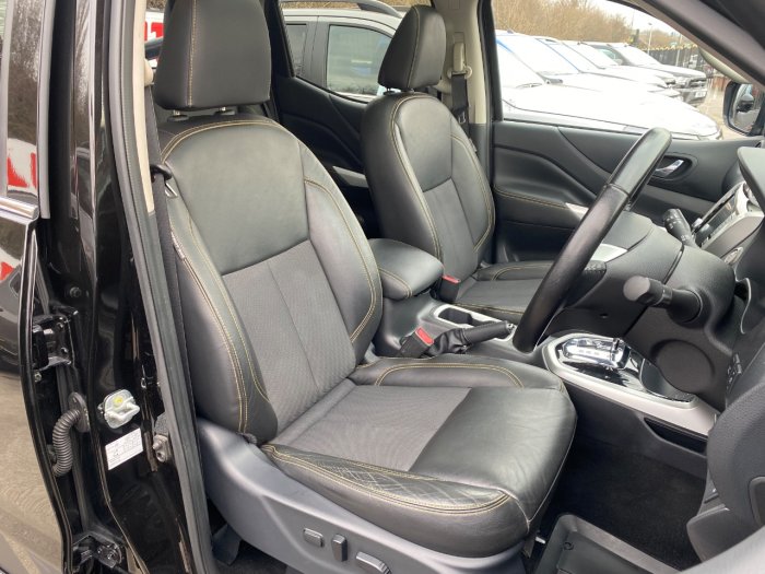 Nissan Navara Double Cab Pick Up N-Guard 2.3dCi 190 TT 4WD Auto Pick Up Diesel Black