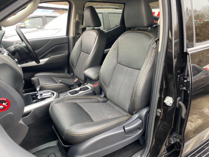 Nissan Navara Double Cab Pick Up N-Guard 2.3dCi 190 TT 4WD Auto Pick Up Diesel Black
