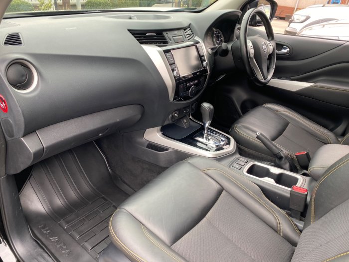 Nissan Navara Double Cab Pick Up N-Guard 2.3dCi 190 TT 4WD Auto Pick Up Diesel Black