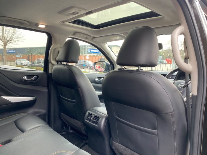 Nissan Navara Double Cab Pick Up N-Guard 2.3dCi 190 TT 4WD Auto Pick Up Diesel Black