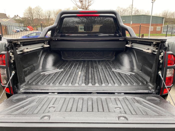 Nissan Navara Double Cab Pick Up N-Guard 2.3dCi 190 TT 4WD Auto Pick Up Diesel Black