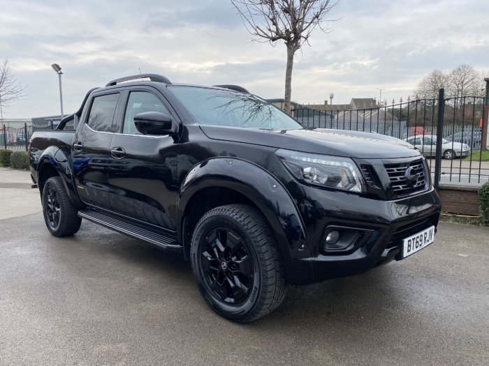 Nissan Navara Double Cab Pick Up N-Guard 2.3dCi 190 TT 4WD Auto Pick Up Diesel Black