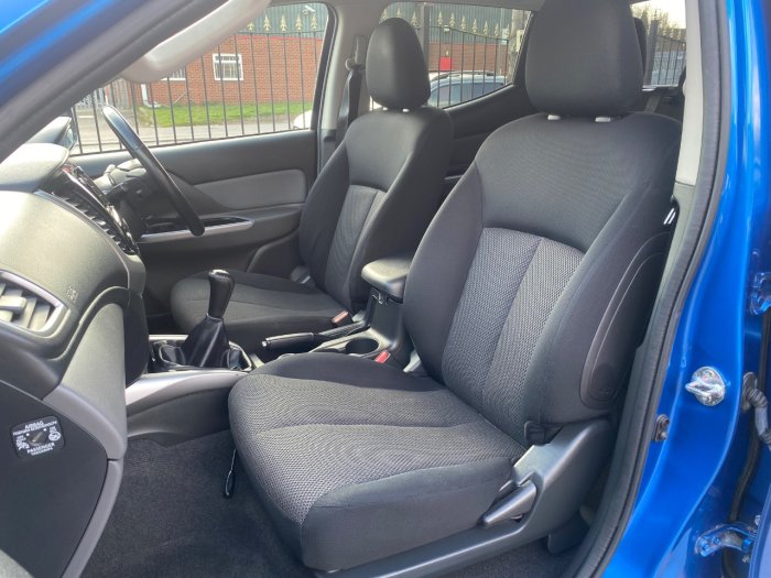 Mitsubishi L200 2.4 Double Cab DI-D 178 Titan 4WD Pick Up Diesel Blue