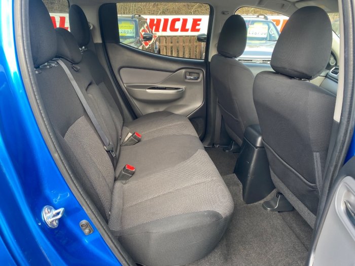 Mitsubishi L200 2.4 Double Cab DI-D 178 Titan 4WD Pick Up Diesel Blue