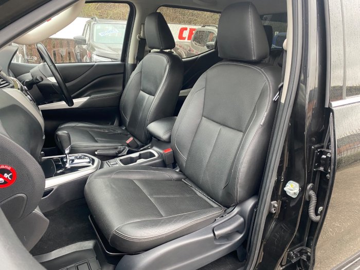 Nissan Navara Double Cab Pick Up Tekna 2.3dCi 190 4WD Auto Pick Up Diesel Black