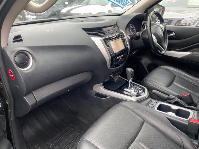 Nissan Navara Double Cab Pick Up Tekna 2.3dCi 190 4WD Auto Pick Up Diesel Black