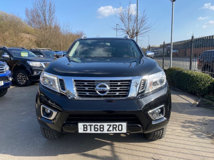 Nissan Navara Double Cab Pick Up Tekna 2.3dCi 190 4WD Auto Pick Up Diesel Black