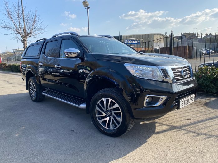 Nissan Navara Double Cab Pick Up Tekna 2.3dCi 190 4WD Auto Pick Up Diesel Black