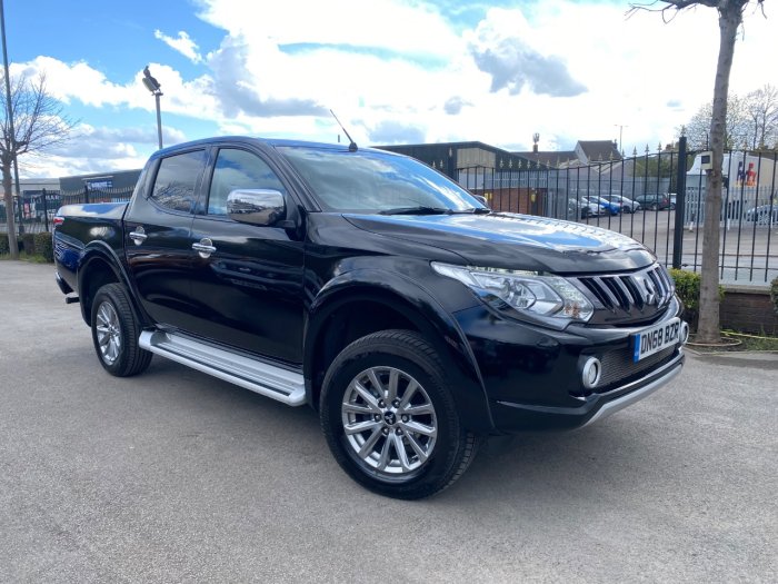 Mitsubishi L200 2.4 Double Cab DI-D 178 Barbarian 4WD Pick Up Diesel Black