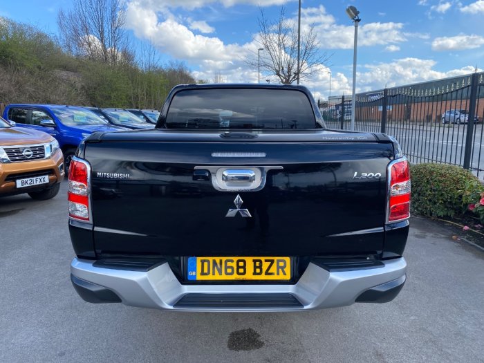 Mitsubishi L200 2.4 Double Cab DI-D 178 Barbarian 4WD Pick Up Diesel Black