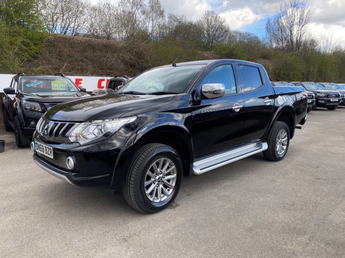 Mitsubishi L200 2.4 Double Cab DI-D 178 Barbarian 4WD Pick Up Diesel Black