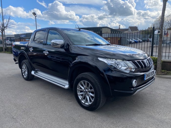 Mitsubishi L200 2.4 Double Cab DI-D 178 Barbarian 4WD Pick Up Diesel Black