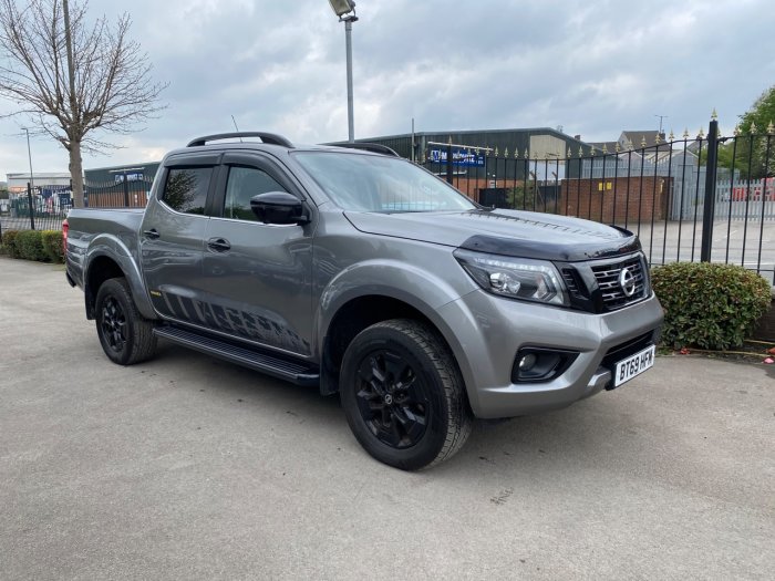 Nissan Navara Double Cab Pick Up N-Guard 2.3dCi 190 TT 4WD Auto Pick Up Diesel Grey