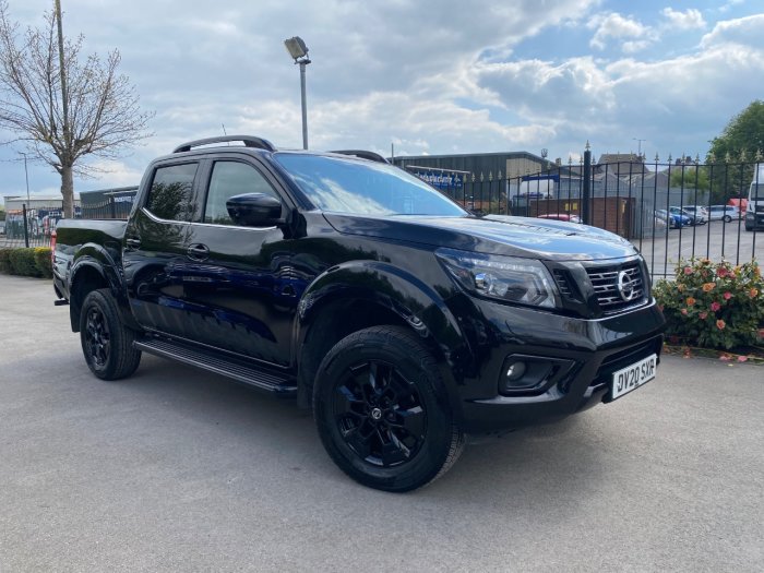 Nissan Navara Double Cab Pick Up N-Guard 2.3dCi 190 TT 4WD Auto Pick Up Diesel Black