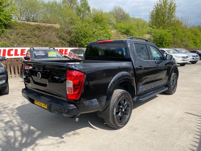 Nissan Navara Double Cab Pick Up N-Guard 2.3dCi 190 TT 4WD Auto Pick Up Diesel Black