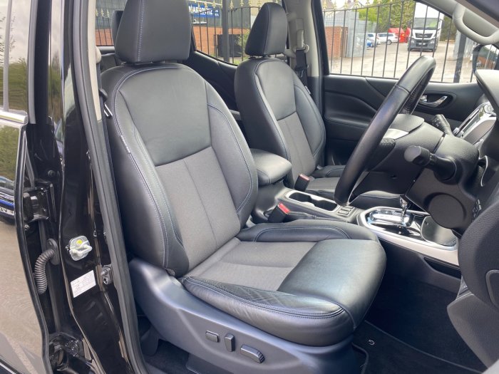 Nissan Navara Double Cab Pick Up N-Guard 2.3dCi 190 TT 4WD Auto Pick Up Diesel Black