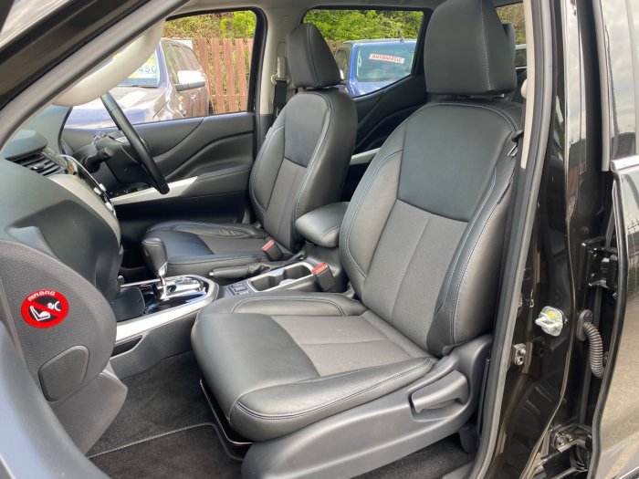 Nissan Navara Double Cab Pick Up N-Guard 2.3dCi 190 TT 4WD Auto Pick Up Diesel Black