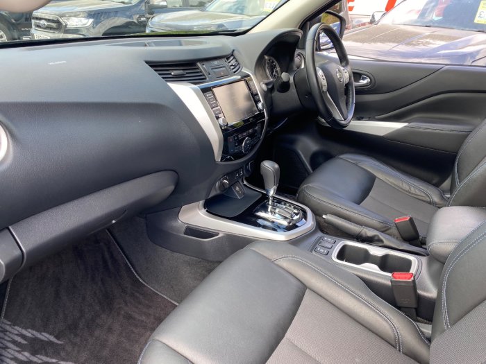 Nissan Navara Double Cab Pick Up N-Guard 2.3dCi 190 TT 4WD Auto Pick Up Diesel Black