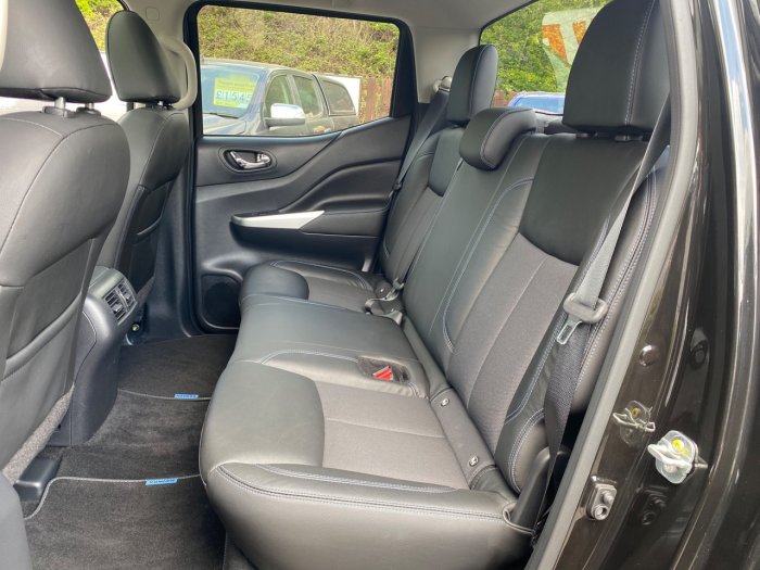 Nissan Navara Double Cab Pick Up N-Guard 2.3dCi 190 TT 4WD Auto Pick Up Diesel Black