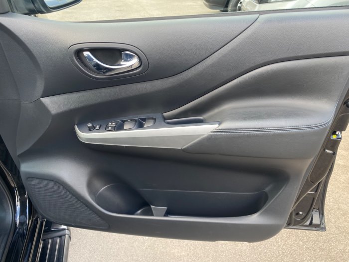 Nissan Navara Double Cab Pick Up N-Guard 2.3dCi 190 TT 4WD Auto Pick Up Diesel Black