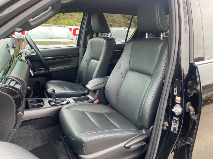 Toyota Hilux Invincible X Ltd Ed D/Cab P/Up 2.4 D-4D Auto 3.5t Pick Up Diesel Black