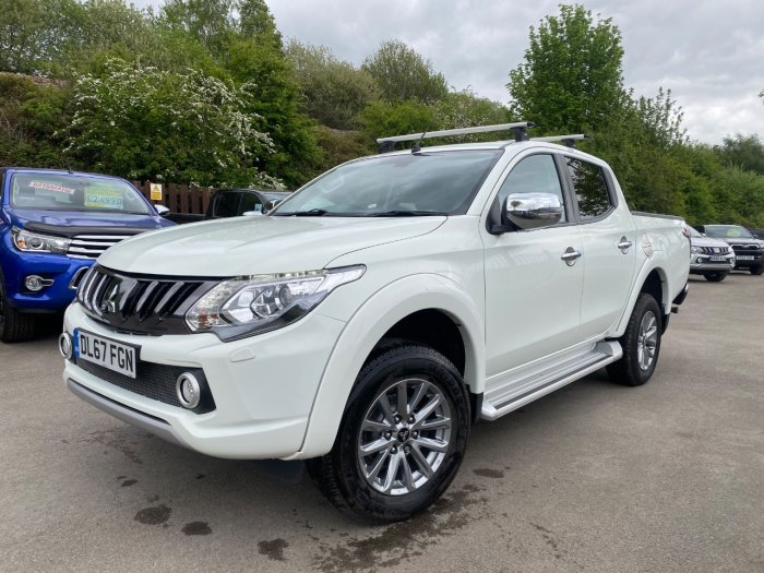 Mitsubishi L200 2.4 Double Cab DI-D 178 Barbarian 4WD Pick Up Diesel White
