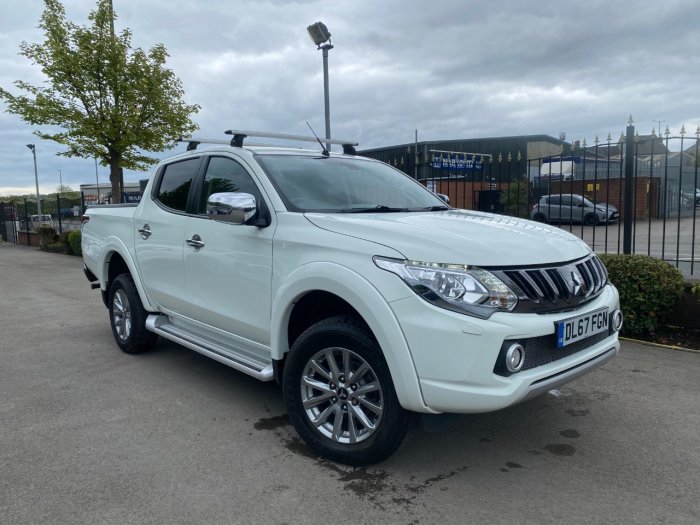 Mitsubishi L200 2.4 Double Cab DI-D 178 Barbarian 4WD Pick Up Diesel White