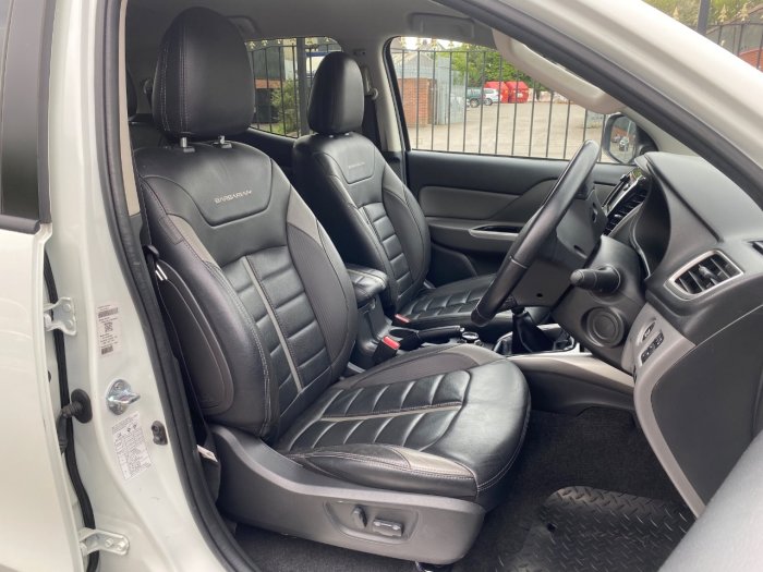 Mitsubishi L200 2.4 Double Cab DI-D 178 Barbarian 4WD Pick Up Diesel White