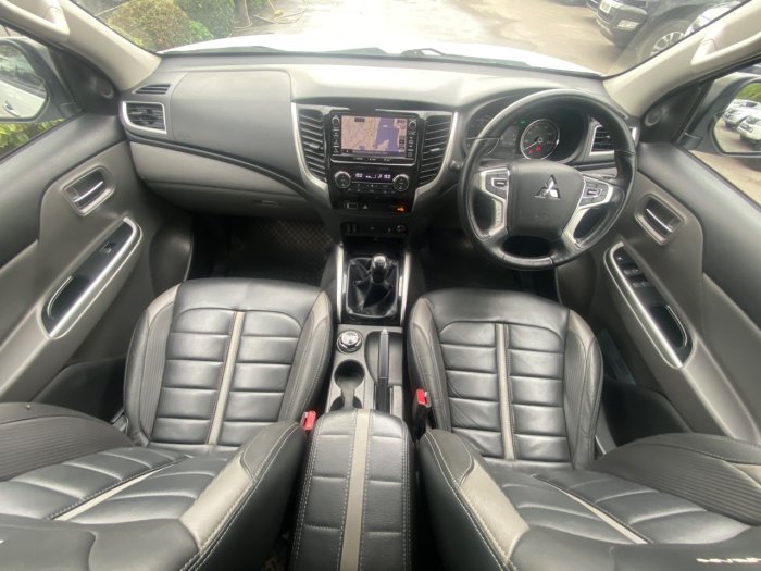 Mitsubishi L200 2.4 Double Cab DI-D 178 Barbarian 4WD Pick Up Diesel White