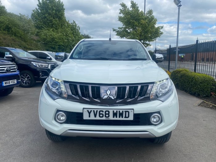 Mitsubishi L200 2.4 Double Cab DI-D 178 Warrior 4WD Pick Up Diesel White