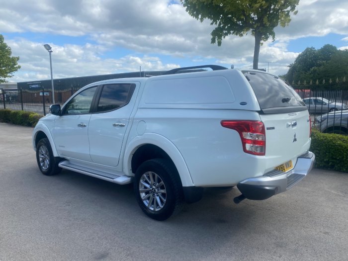 Mitsubishi L200 2.4 Double Cab DI-D 178 Warrior 4WD Pick Up Diesel White