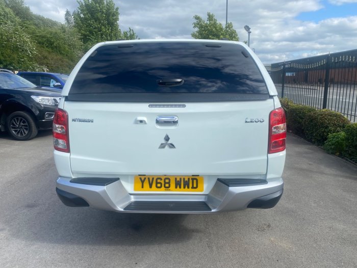 Mitsubishi L200 2.4 Double Cab DI-D 178 Warrior 4WD Pick Up Diesel White