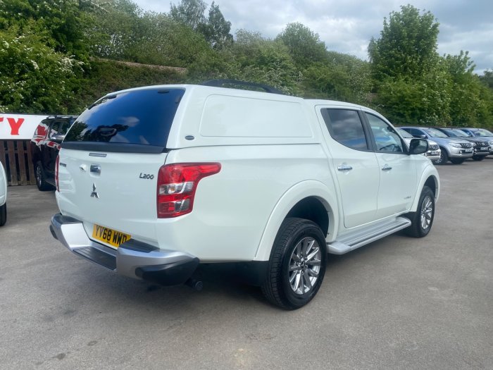 Mitsubishi L200 2.4 Double Cab DI-D 178 Warrior 4WD Pick Up Diesel White