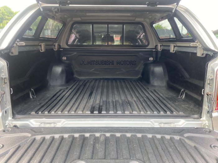 Mitsubishi L200 2.4 Double Cab DI-D 178 Barbarian 4WD Auto Pick Up Diesel Silver