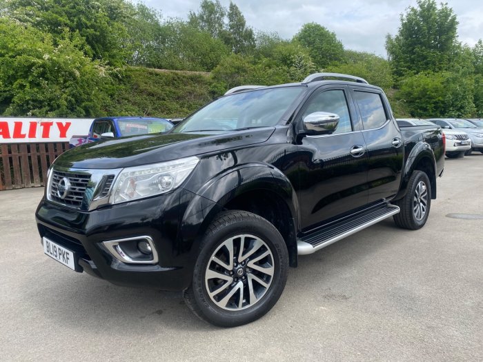 Nissan Navara Double Cab Pick Up Tekna 2.3dCi 190 4WD Pick Up Diesel Black